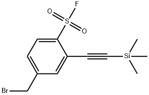 4-(Bromomethyl)-2-((trimethylsilyl)ethynyl)benzenesulfonyl fluoride 구조식 이미지