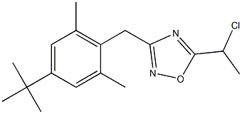 3-[(4-tert-butyl-2,6-dimethylphenyl)methyl]-5-(1-chloroethyl)-1,2,4-oxadiazole 구조식 이미지