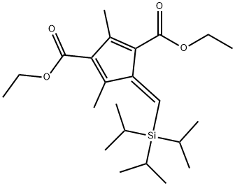 1,3-Cyclopentadiene-1,3-dicarboxylic acid, 2,4-dimethyl-5-[[tris(1-methylethyl)silyl]methylene]-, 1,3-diethyl ester, (5E)- 구조식 이미지