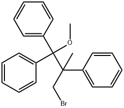1,1',1''-[1-(Bromomethyl)-2-methoxy-1-methyl-1-ethanyl-2-ylidene]trisbenzene 구조식 이미지
