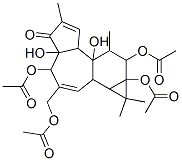 4,9,9a-Tris(acetyloxy)-3-[(acetyloxy)methyl]-1,1a,1b,4,4a,7a,7b,8,9,9a-decahydro-4a,7b-dihydroxy-1,1,6,8-tetramethyl-5H-cyclopropa[3,4]benz[1,2-e]azulen-5-one 구조식 이미지