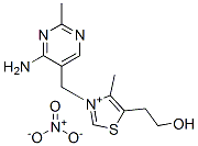 3-[(4-Amino-2-methylpyrimidin-5-yl)methyl]-5-(2-hydroxyethyl)-4-methylthiazolium  nitrate 구조식 이미지