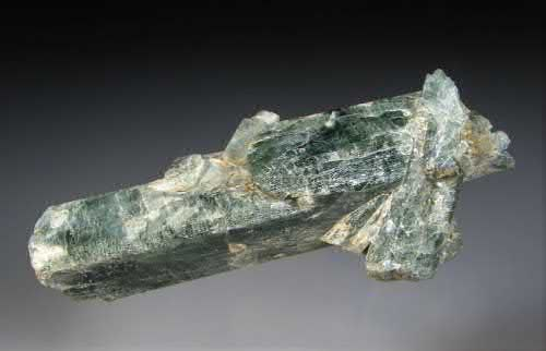 FIGURE 4. Well-formed green diopside, CaMgSi2O6, crystal 7 cm long.
