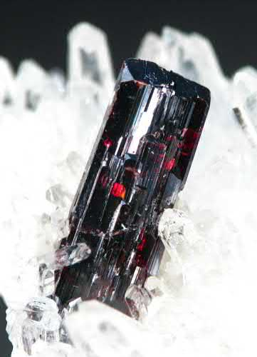 FIGURE 3. Hu¨bnerite, MnWO4, deep red to black bladed crystal to 3 cm.