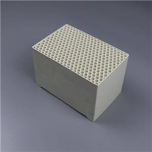 Ceramic honeycomb heat accumulator