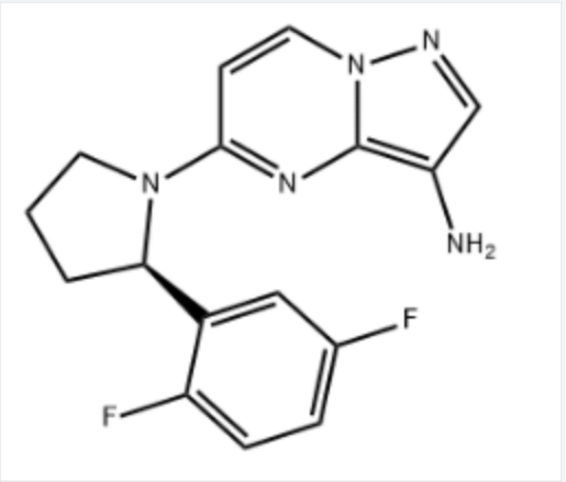 (R)-5-(2-(2,5-二氟苯基)吡咯烷-1-基)吡唑并[1,5-A]嘧啶-3-胺;(R)-5-[2-(2,5-二氟苯基)-1-吡咯烷基]吡唑并[1,5-A]嘧啶-3-胺;拉罗还原氨基物