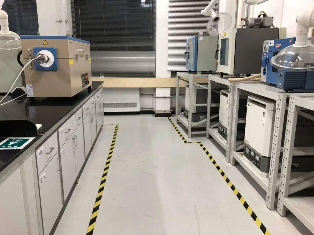 实验室3.jpg 实验室3.jpg